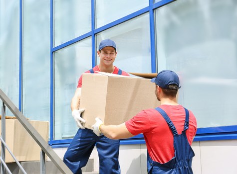 Professional packing and unpacking services in South Kensington for a smooth home move